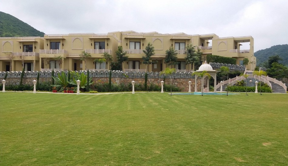 RAAJSA RESORT